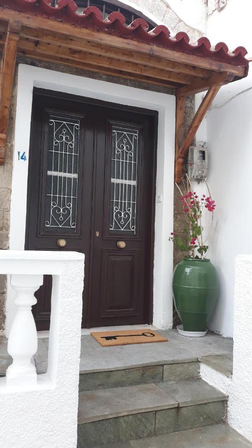 Neoclassical Manor House Poros Town Exterior photo